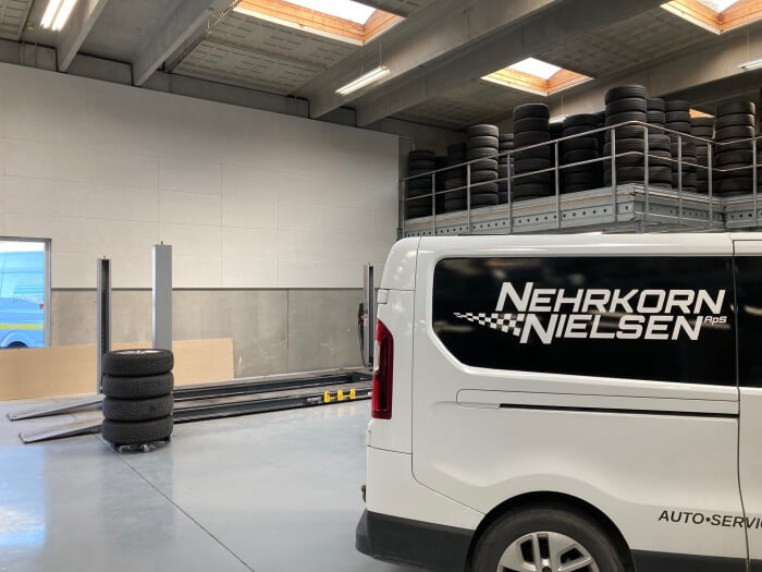 Nehrkorn Nielsens autoværksted får flot akustikregulering